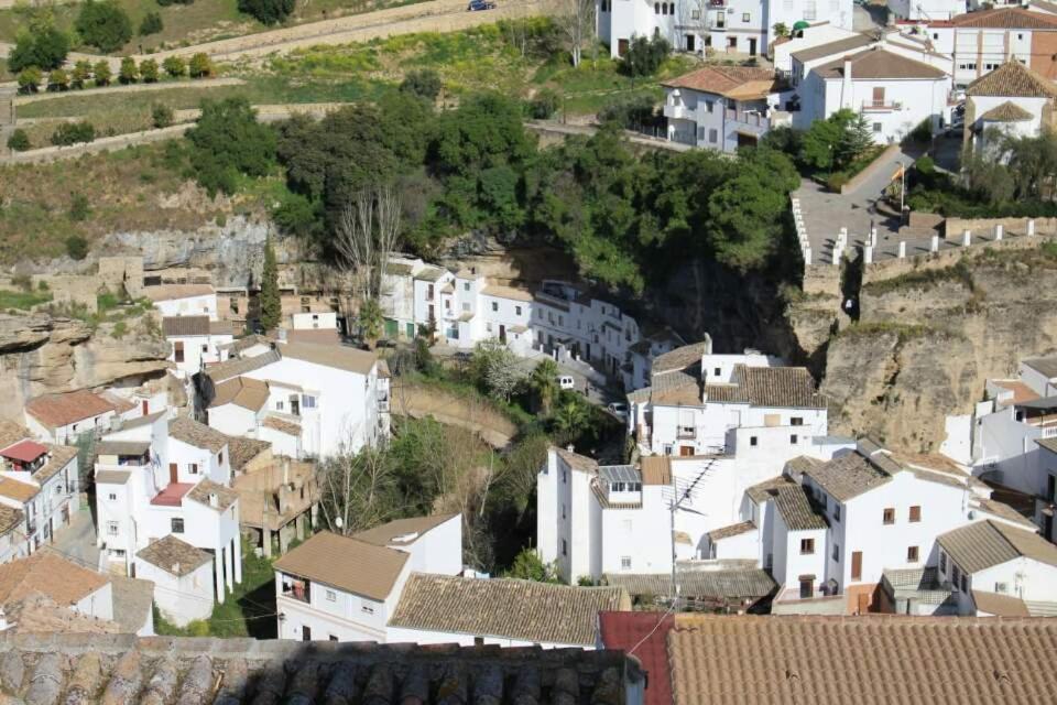 Alojamiento Rural Carmen Setenil De Las Bodegas Luaran gambar
