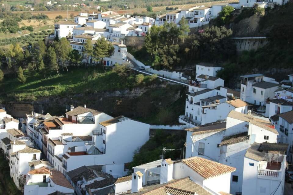Alojamiento Rural Carmen Setenil De Las Bodegas Luaran gambar